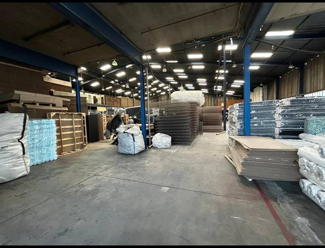 2,900M² WAREHOUSE TO LET IN KEW